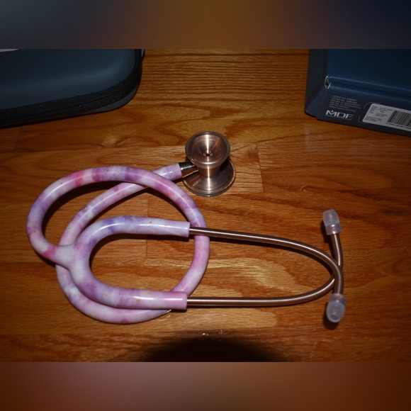 MDF PROCARDIAL TITANIUM STETHOSCOPE ORION NEBULA/ROSE GOLD & accessories - Picture 3 of 14